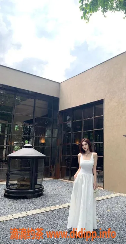 杭州楼凤-滨江区22岁涵涵，172大长腿美少女，陪浴服务999起