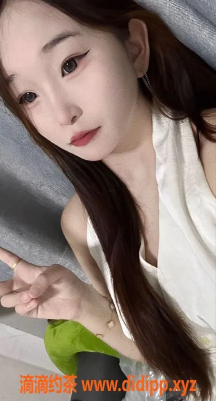 深圳楼凤资源信息,深圳福田小馒头，舌吻体验仅需1000元