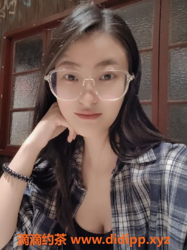 广州楼凤-天河御姐丫丫，600p大胸服务等你来体验