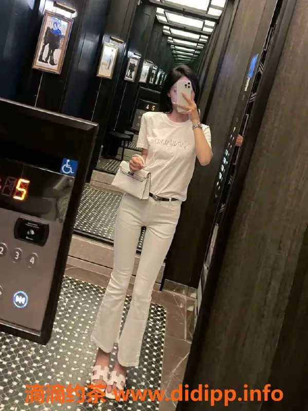 上海楼凤-林琳 普陀 福利拍卖 仅1400P体验