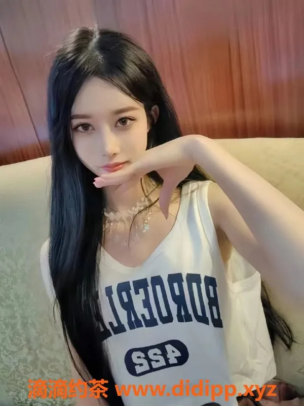 上海楼凤-静安梦小蝶，长腿肤白，2200起即享服务