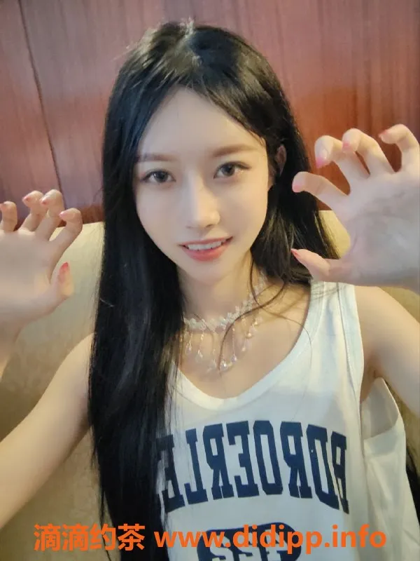 上海楼凤-静安梦小蝶，长腿肤白，2200起即享服务