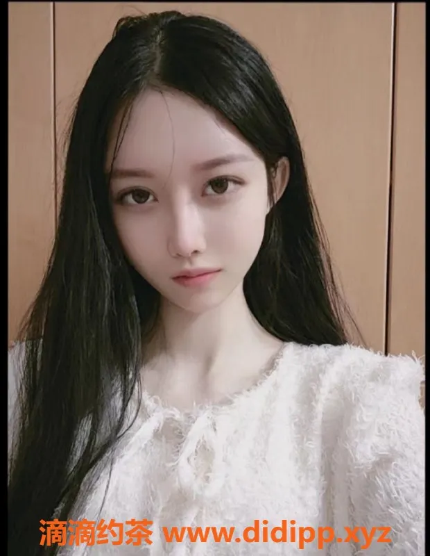 上海楼凤-静安梦小蝶，长腿肤白，2200起即享服务