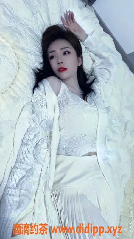 深圳楼凤-宝安白嫩诗诗，157cm高、34D胸围，25岁，600元体验