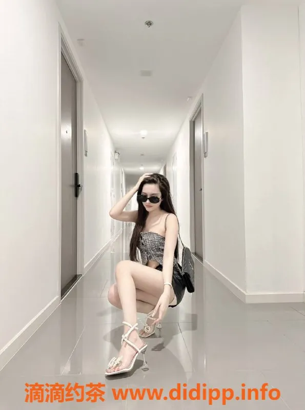 重庆楼凤-琳达：混血新老师，今晚工兵价仅4！