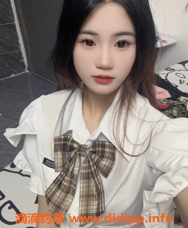 广州楼凤-番禺嫩妹甜馨，视频验证，700元服务