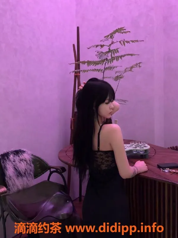 深圳楼凤资源信息,龙华芊芊，900元舌吻、六九服务等你来体验