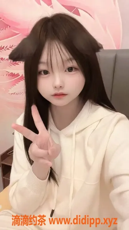 成都楼凤-成都嫩妹嘉嘉，18岁身高160，巨乳超诱人