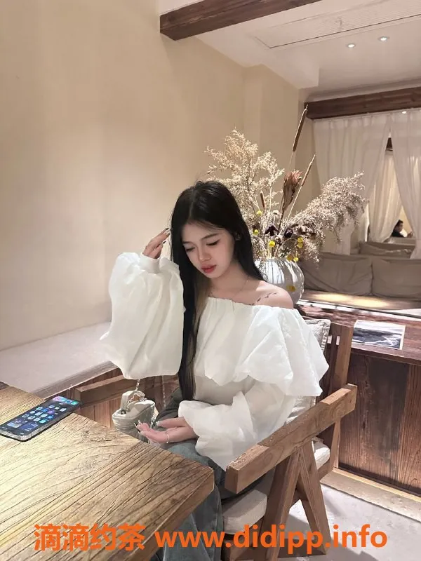 深圳楼凤-深圳龙华嫩妹小柠，五百元享美好服务