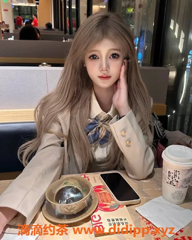 深圳楼凤资源信息,深圳龙岗佳佳，18岁嫩妹，162cm，44kg，1400起