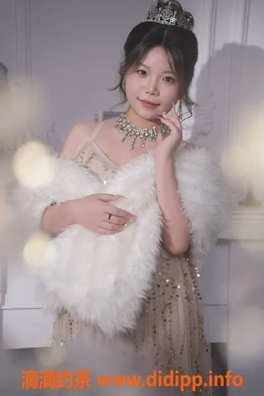 广州楼凤-天河嫩妹梦瑶，水费700p，舌吻服务体验！