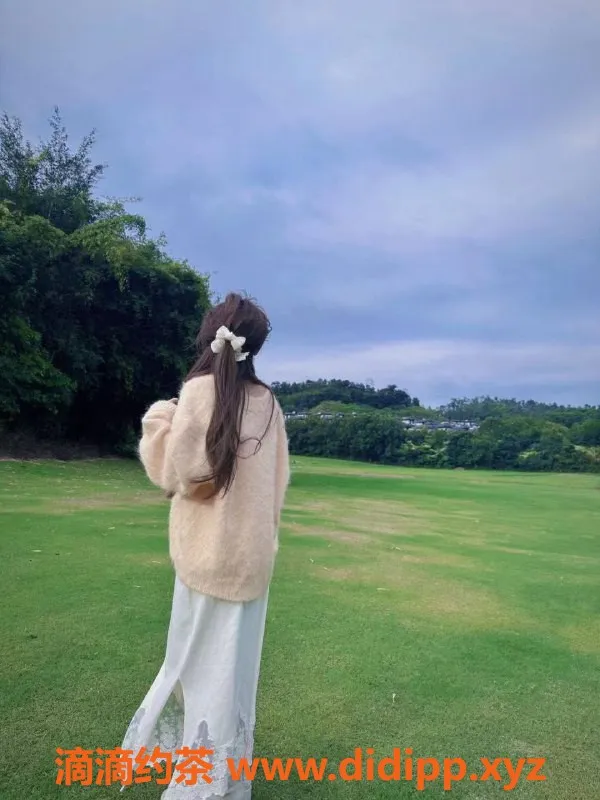 杭州楼凤-拱墅区萌酱，155小萝莉，1200陪浴