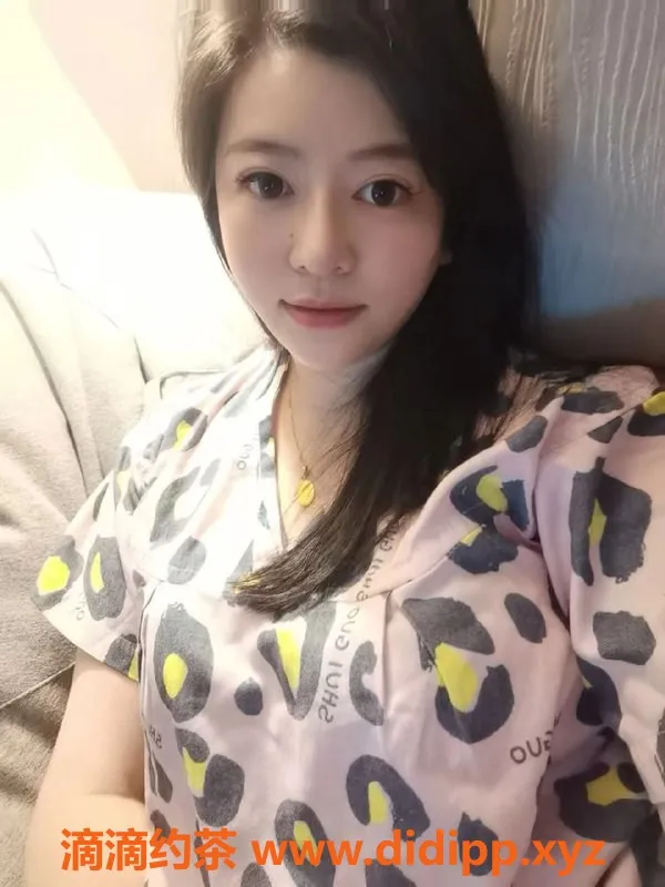 杭州楼凤-以萱 27岁 163cm 丰满微胖型 600元起服务