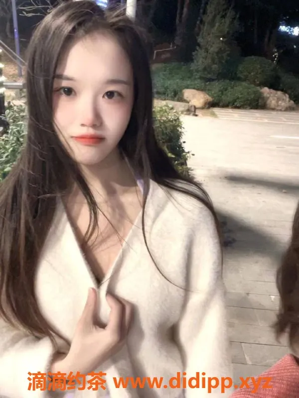 广州楼凤-天河小桃，嫩妹500元，视频验证保障