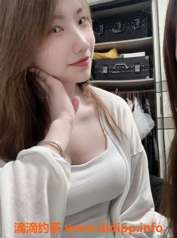 广州楼凤-天河小研妹妹，700元超值嫩妹等你来约