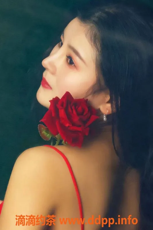 杭州楼凤-小不点，21岁清纯妹子160cm，超高颜值陪伴服务