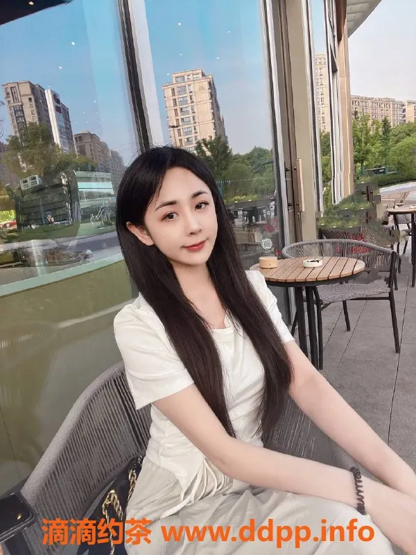 杭州楼凤-张思思，99年小巧美女，胸围34C，服务多样，超值体验！