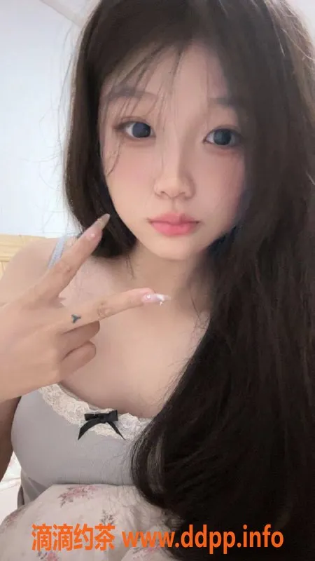 深圳楼凤-龙华米晴，800元调情、制服丝袜服务