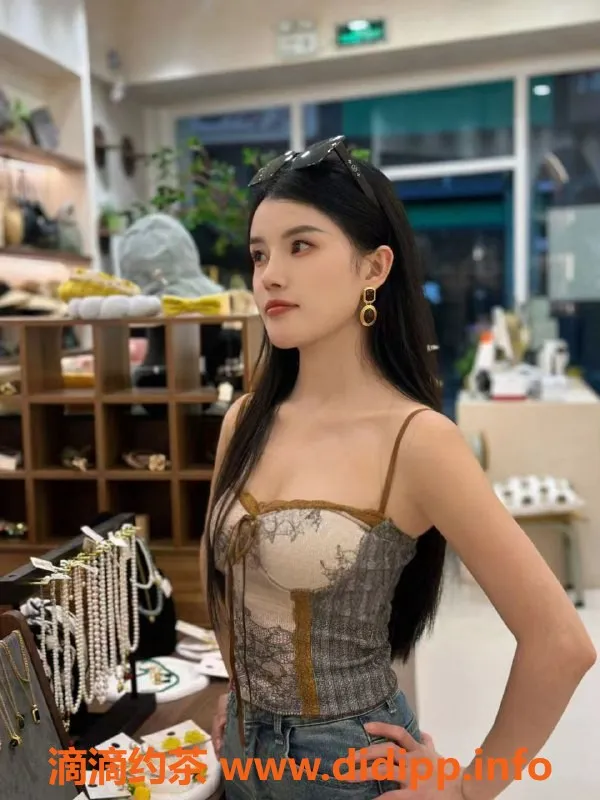 深圳楼凤-龙华青青，22岁，165cm，48kg，1280元起