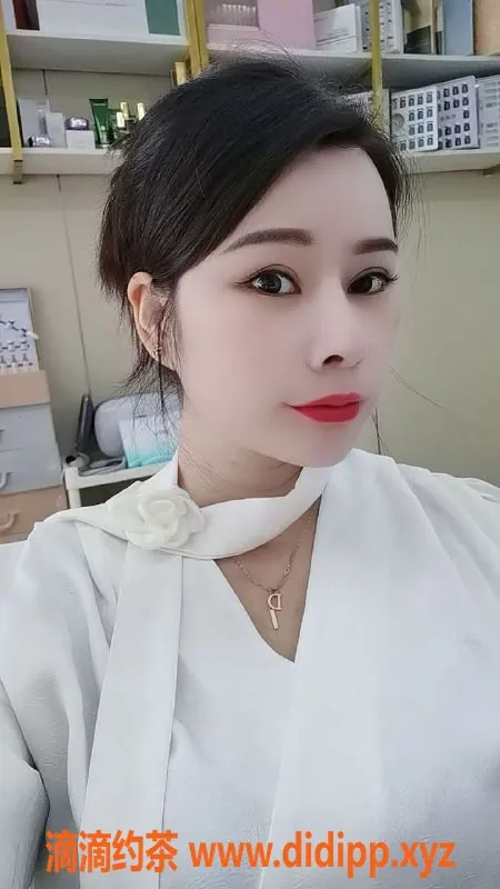 广州楼凤-海珠轩轩，400元私密服务，值得一试！