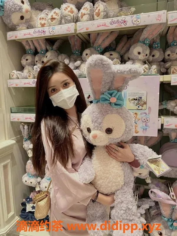 杭州楼凤-网红喵妹164cm纯天然童颜巨乳，热情主动服务