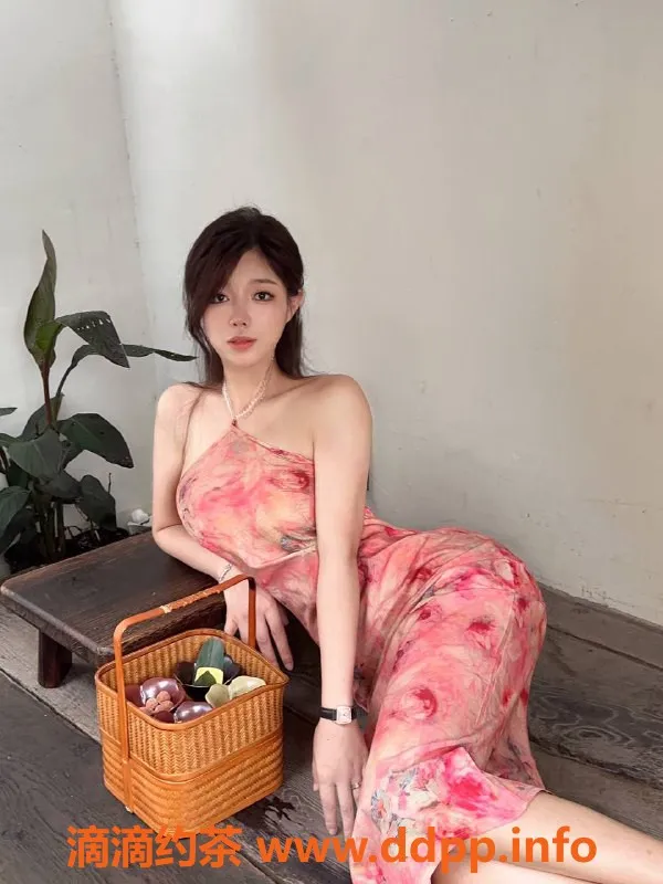 上海楼凤-闵行小熊猫，163cm，50kg，千元享舌吻与鸳鸯浴