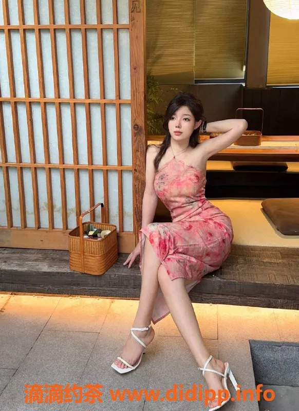 上海楼凤-闵行小熊猫，163cm，50kg，千元享舌吻与鸳鸯浴