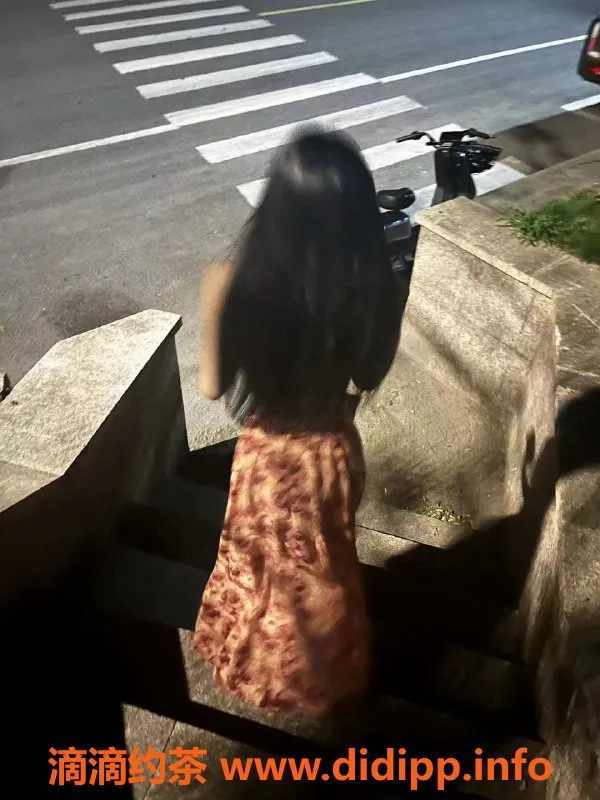 杭州上门服务-晨彤彤，山东80后小巧身材18岁可盐可甜