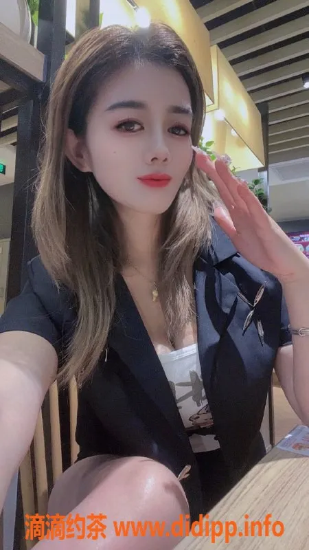 深圳楼凤-深圳樱子 25岁 168d大胸御姐600元起