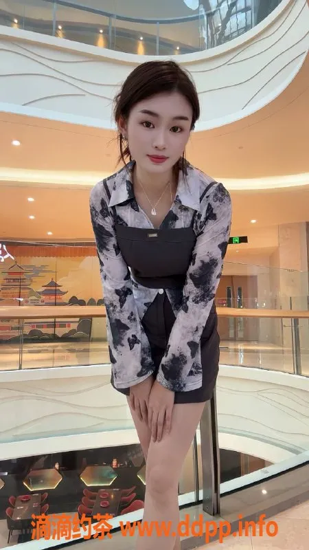 深圳楼凤-宝安晶晶，800元深喉吻高端服务