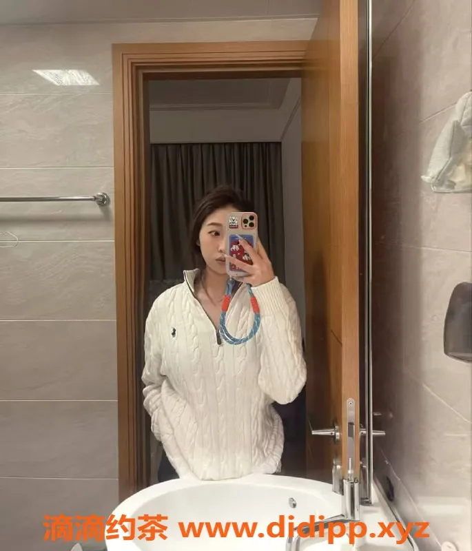 深圳楼凤-龙华铃儿，700P嫩妹，服务顶呱呱！