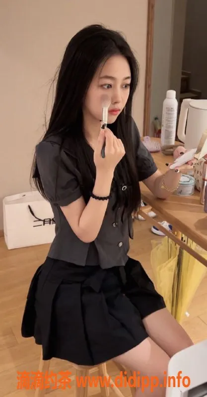 杭州楼凤-佳佳162cm粉嫩身材，爆乳Kiss调情服务只要1000元