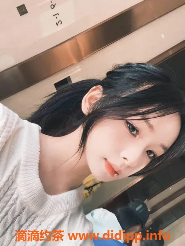 杭州楼凤-余杭李知恩，适中身材视频认证，服务优