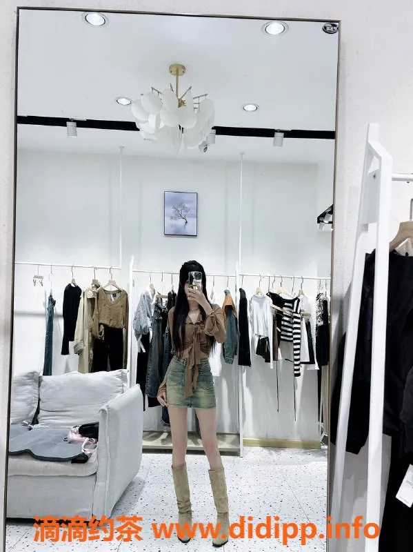 杭州spa会所-上城区清纯美女165，身材诱人双飞体验