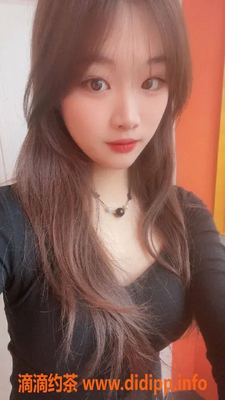 广州楼凤-天河嫩妹小曦月，600元让你体验