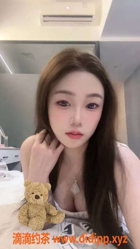 深圳楼凤-宝安果儿老师，700元口爆、舌吻服务等你来体验！