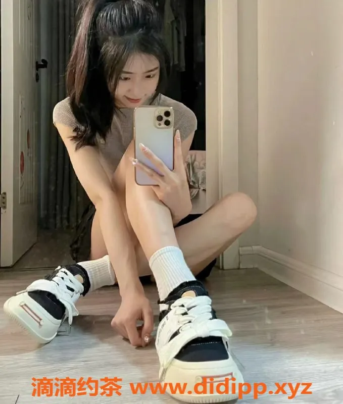 昆明楼凤-警惕中介骗子，微信q454828023请绕行