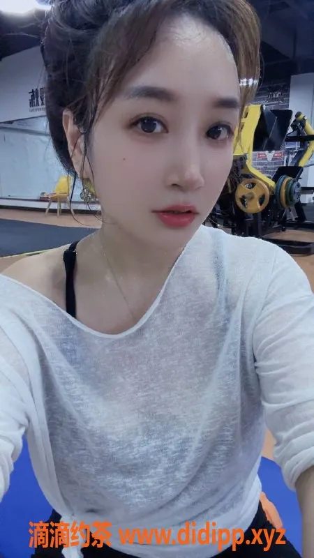 深圳楼凤-深圳宝安御姐琳宝｜700元起，剧情舌吻服务