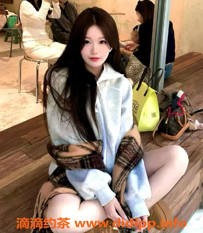 上海楼凤-浦东糖糖，162高42轻盈C cup，超值体验