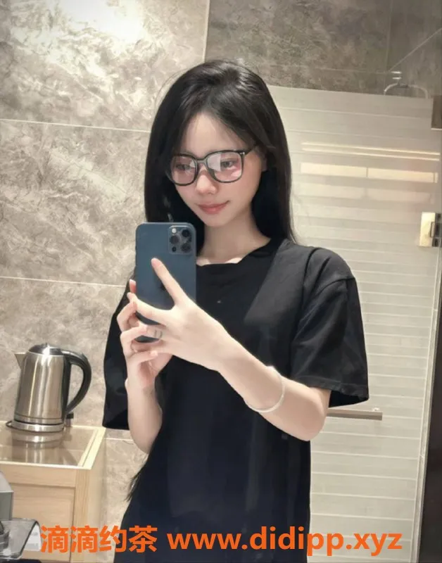 深圳楼凤资源信息,龙华优质小姐紫欣，900元起，服务多样