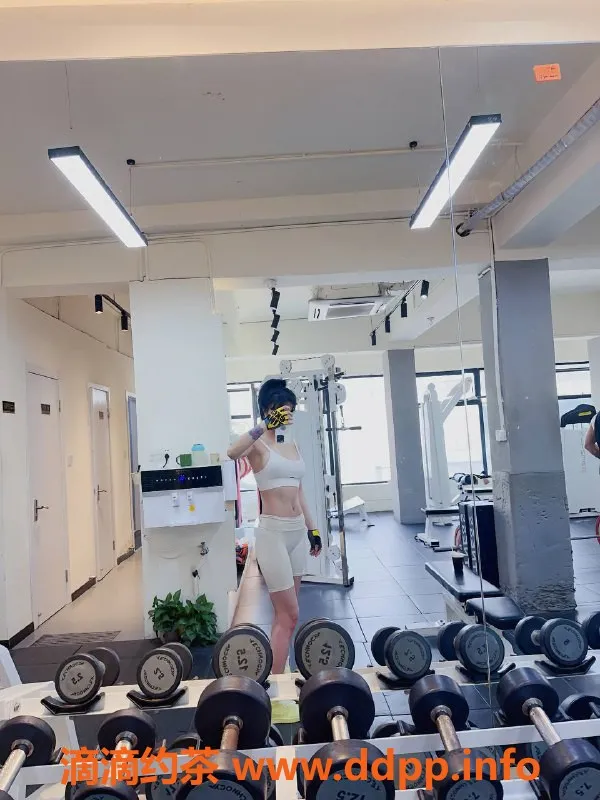 杭州上门服务-小野，175cm 性感联系人，特长健身与聊天，价格优惠