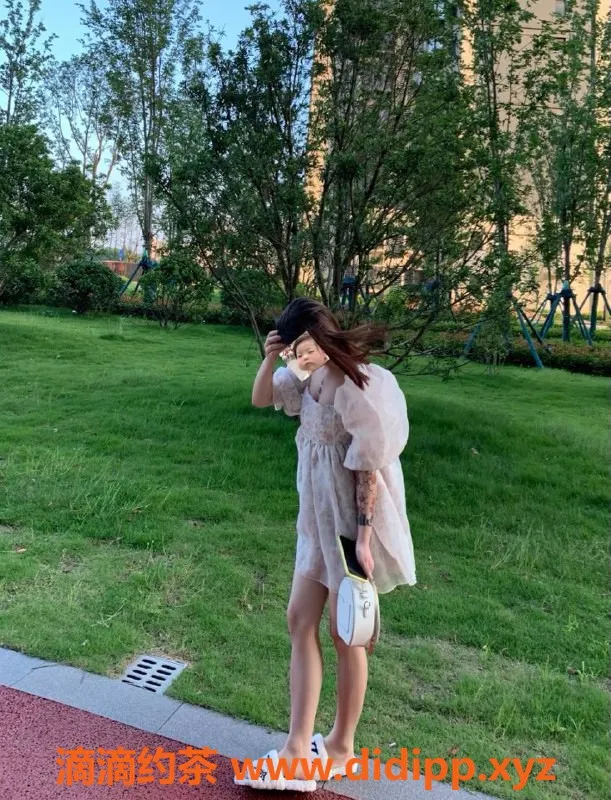 广州楼凤-天河嫩妹晗晗，素颜服务仅需600