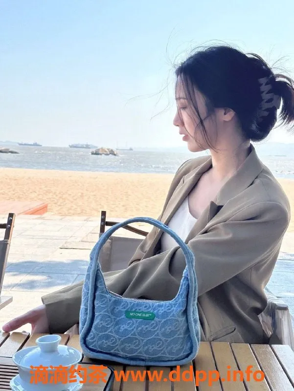 杭州楼凤-上海小静崽，166cm，92斤美少女在校生