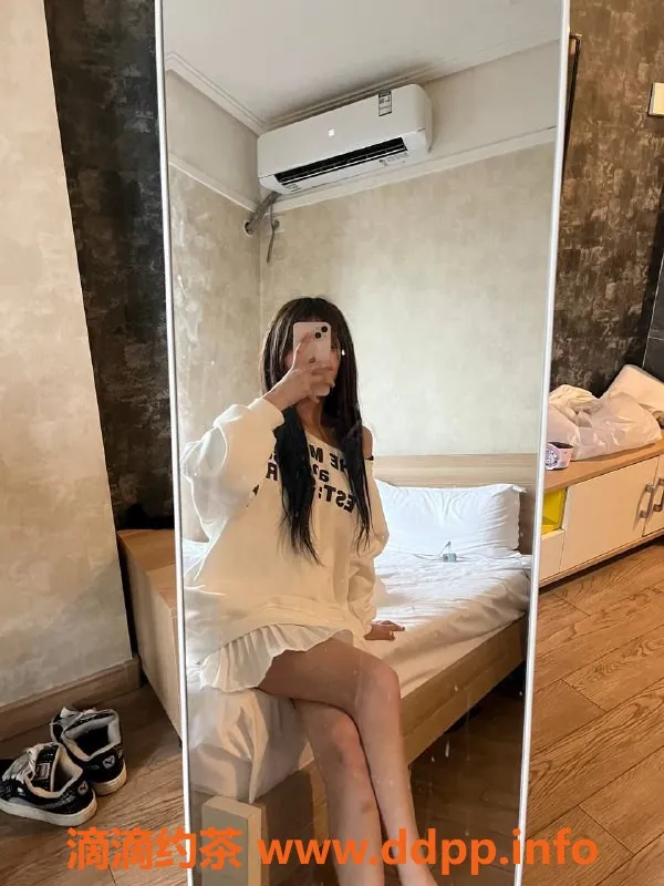 成都楼凤-成华区18岁巧妙萝莉，身高158，微胖A奶，陪洗甜蜜