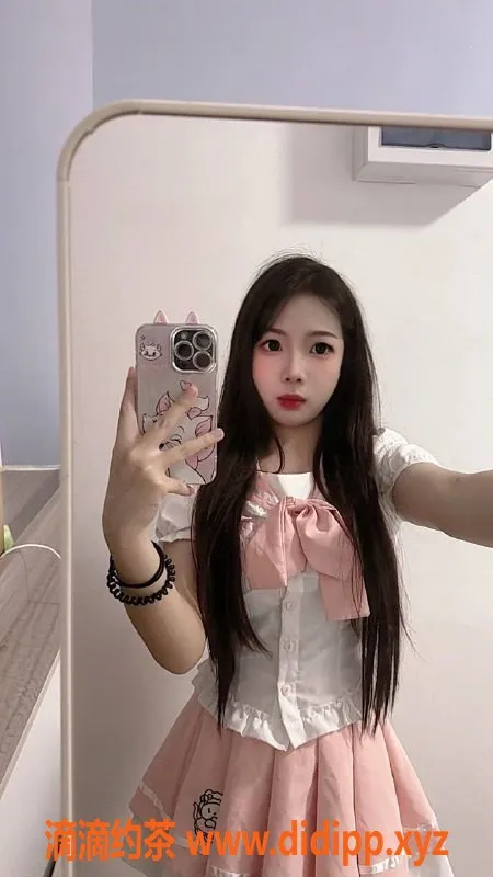 深圳楼凤-宝安小精灵，700元享鸳鸯浴服务