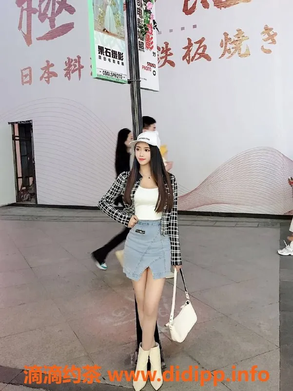 上海楼凤-苏沫，普陀嫩妹，163、43KG，1000元45分钟