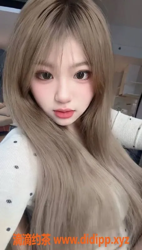 长沙楼凤-天心区嘉嘉，165高98重，18岁C罩杯陪浴服务