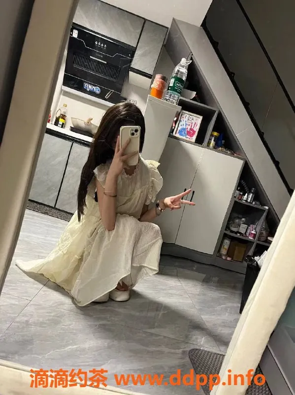 深圳楼凤-宝安霞霞，1200元起，丝袜制服服务