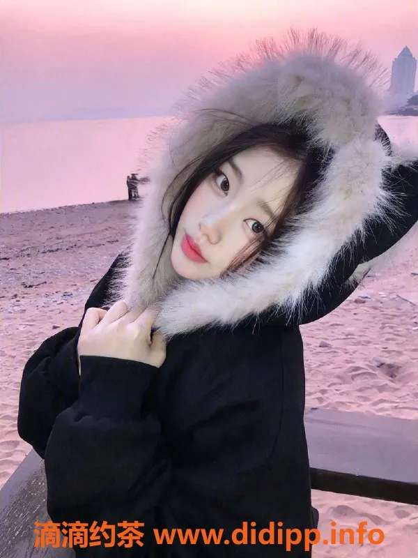 深圳楼凤-龙华嫩妹芯妍，舌吻大胸包夜只需P2000