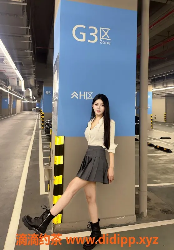 广州楼凤-天河御姐半夏，10P服务，大长腿大胸诱惑